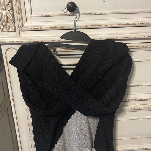 Woman’s High-low  Sweater - Picture 2 of 8